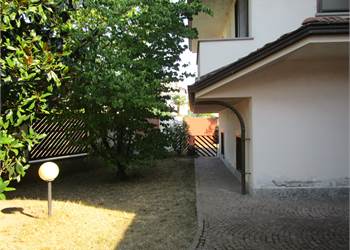 LUSSUOSA VILLA SINGOLA