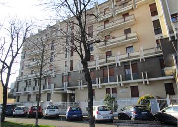 AMPIO BILOCALE ZONA STAZIONE