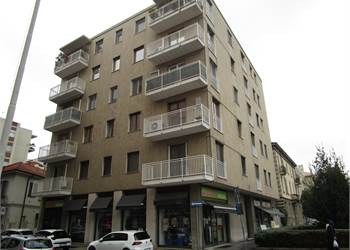 AMPIO TRILOCALE CON BOX E CANTINA